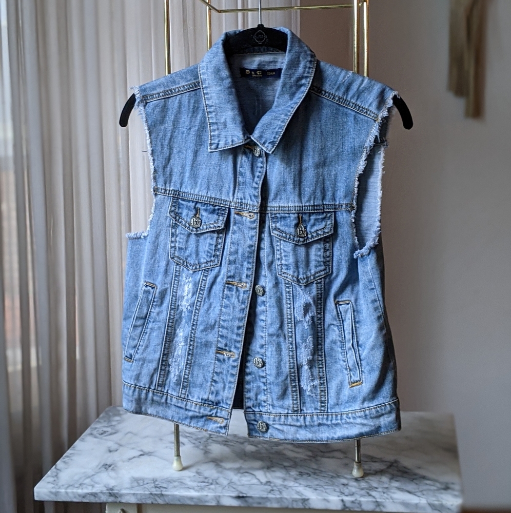 Open Back Distressed Fetaure Denim Vest